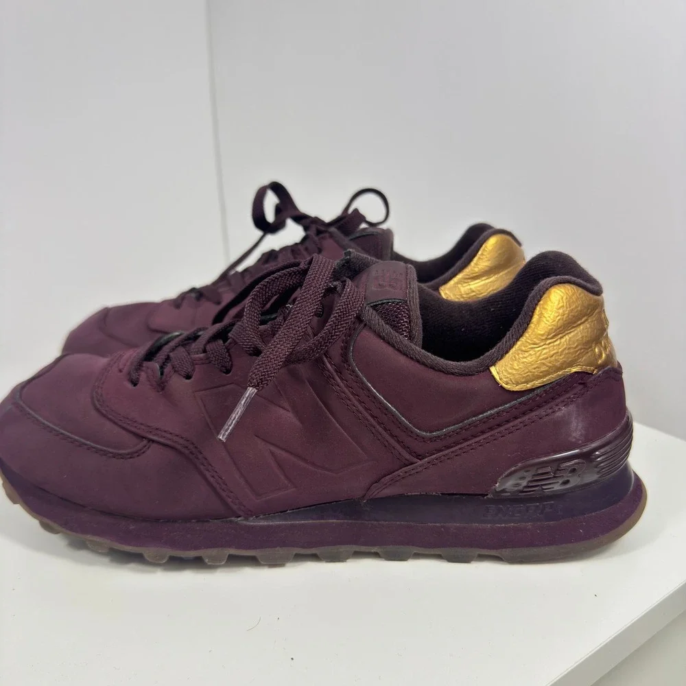 New Balance‎ 574 Molten Maroon Men 8.5 Maroon Gold Sneaker ML574MTC